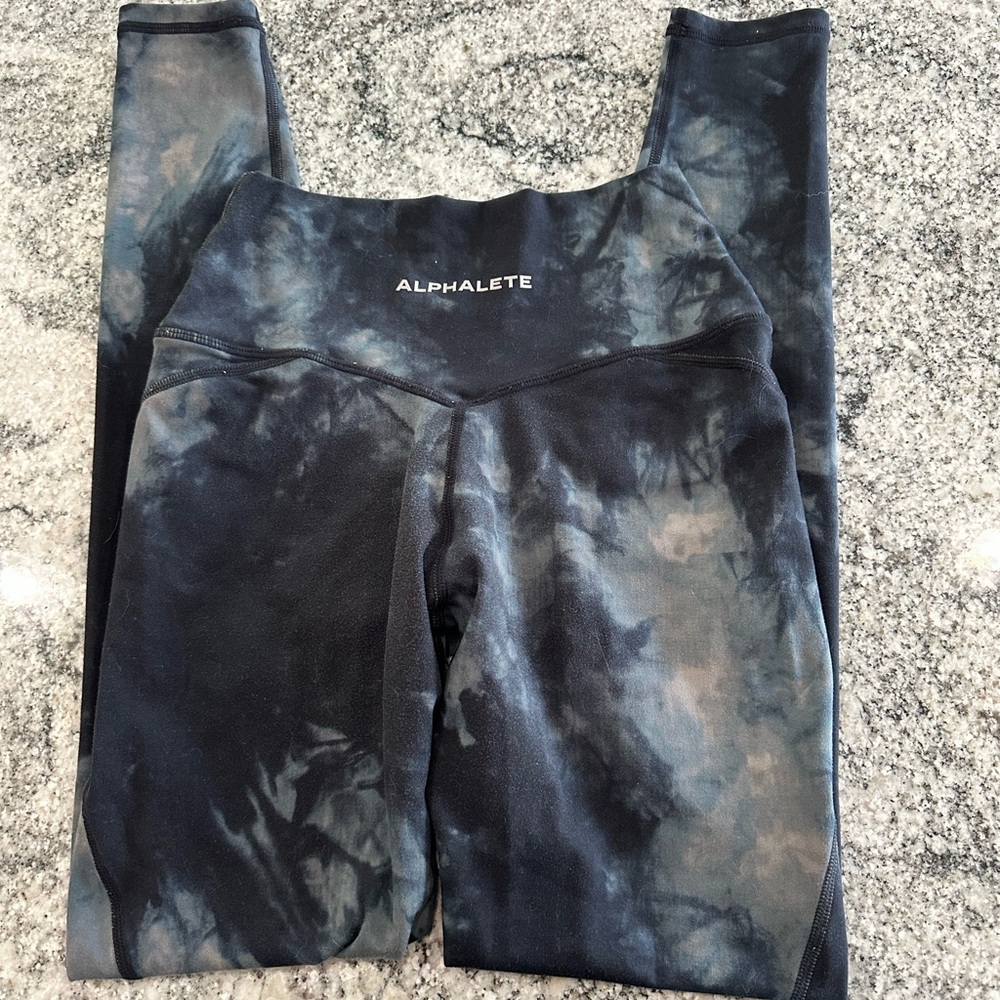 Alphalete oil spill leggings